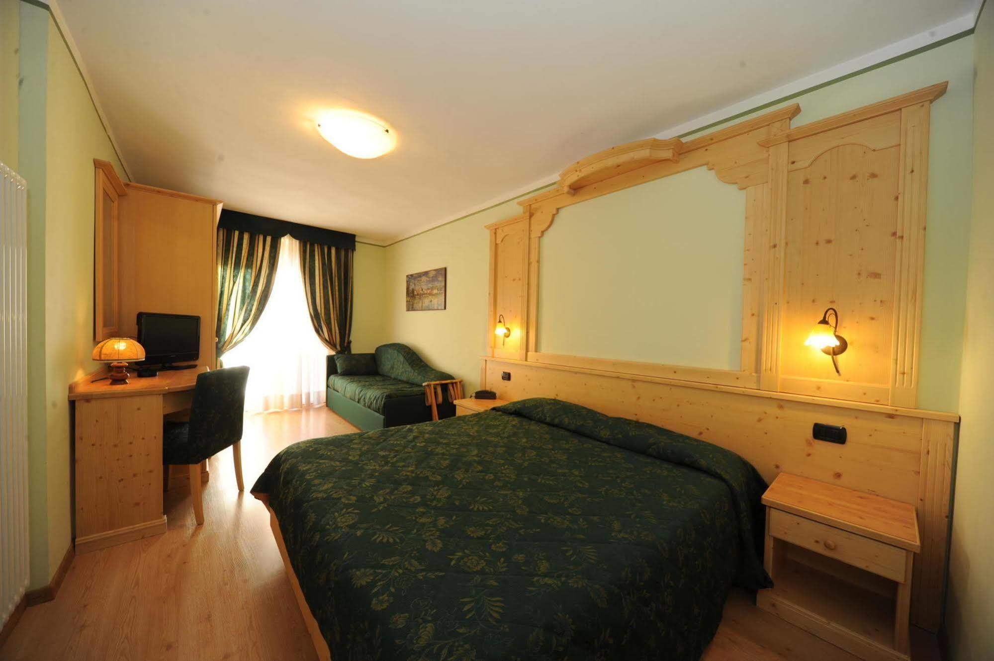 Residence Canada ปินโซโล ภายนอก รูปภาพ